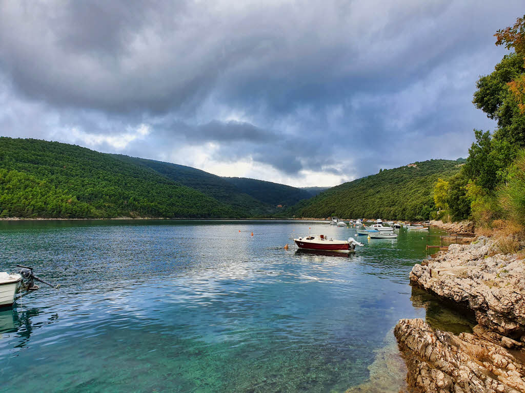 Duga Luka / Plaža Mali Prtlog Beach - Hike and Map - Hitched to Travel